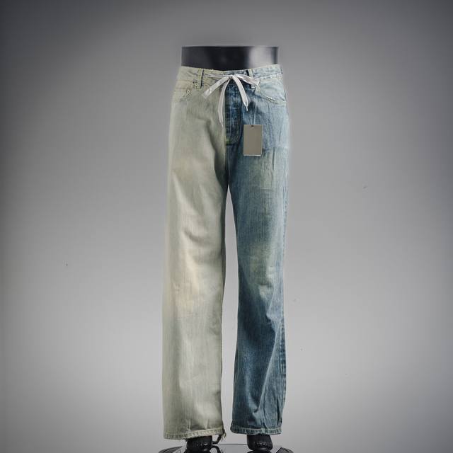 balenciaga24Ss秋冬新款拼接牛仔长裤 官网品质高品质高版本.独特风格设计.一边喇叭裤一边宽松直筒版型.两边不同效果.一边修长感.一边宽松感.百搭.男