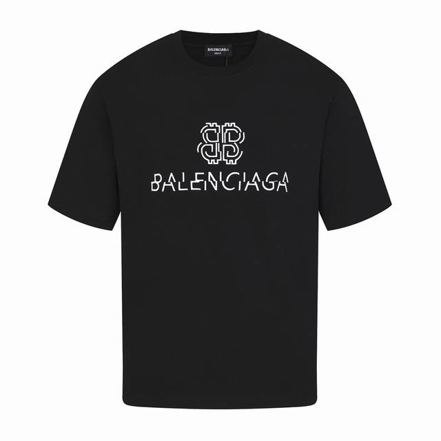 巴黎世家 Balenciaga 夏季新款 错位字母刺绣圆领短袖T恤 高级定制高支精棉面料 手感细腻柔软 上身挺括有型 胸前品牌Logo设计 轻松将时髦感进阶 做