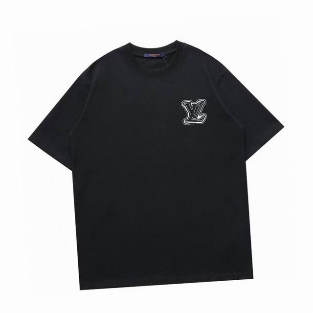 路易威登 Louis Vuitton 夏季新款 前后刺绣苞芯Logo圆领短袖T恤 高端品质采用定织定染高克重面料 洗水完高达280G纯棉面料 螺纹增加到2.7不