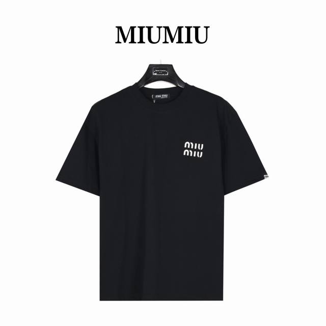 miumiu 缪缪 25Ss 重工Logo压胶贴布压胶图案短袖T恤 面料采用高克重280G重精梳棉 定制1:1螺纹 面料舒适亲肤无异感 定制定染面料 纺织密度高