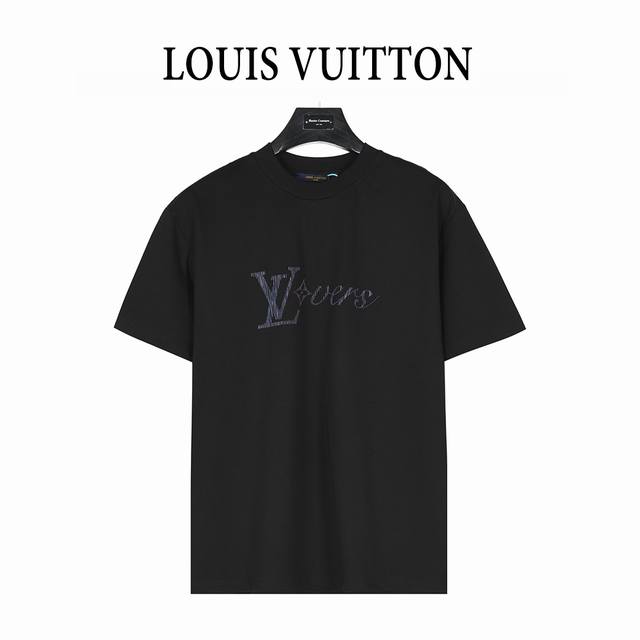 louis Vuitton 路易威登 25Ss 渐变虹彩竖纹印花短袖T恤 三标齐全 采用冰丝索罗娜面料 前幅特殊渐变虹彩竖纹印花工艺 手感非常舒服 Os落肩版型