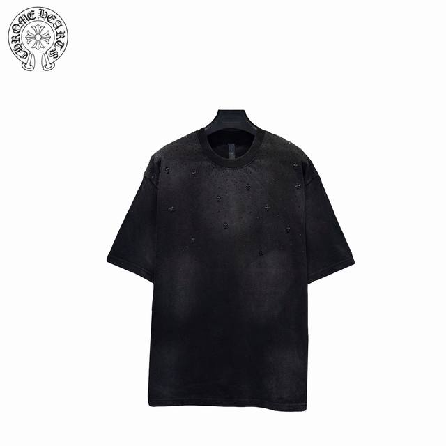 chrome Hearts 克罗心 25Ss黑标烫钻十字架短袖 采用32支双纱 克重面料 进口针织针梳棉进行制作 厚度适中 有垂感又有轮廓型 上身就是一个舒适