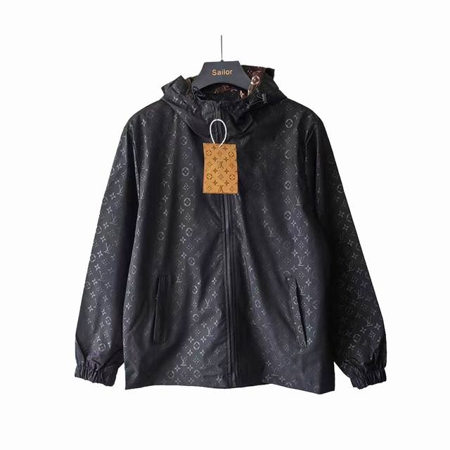 实拍细节图+尺码表 louis Vuitton 路易威登Lv满印提花暗纹连帽外套冲锋衣 定织定染提花面料聚酯纤维材质上身柔软舒适 原版购入面料 内胆 均为原版定