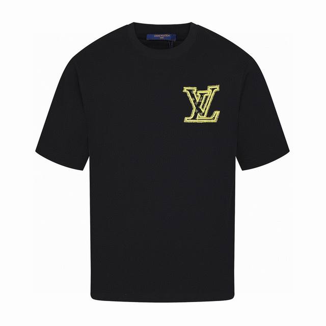 路易威登 Louis Vuitton 夏季新款 前后立体字母刺绣圆领短袖T恤 后幅大Logo字母拼接重叠标识光晕刺绣 男女同款 而是一定要独特吸引人的眼球 这一