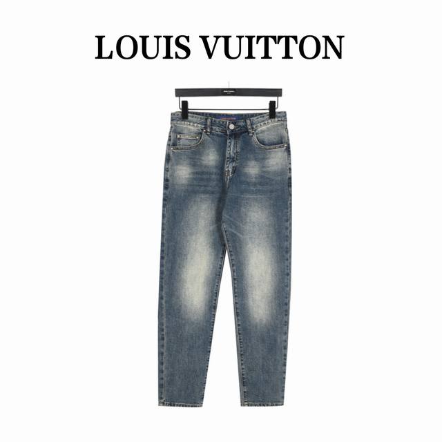louisvitton 路易威登 后袋趣味涂鸦字母牛仔裤 今年为止做的最牛逼的牛仔裤 重度水洗工艺 暗藏玄机的细节非常多 这次主推的裤子无论是版型还是上身都太完