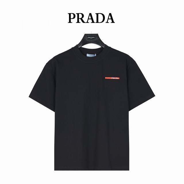 prada 普拉达 25Ss 红色Logo饰条刺绣短袖T恤 面料采用高克重260G重精梳棉 定制1:1螺纹 面料舒适亲肤无异感 制定染面料 纺织密度高 垂感佳