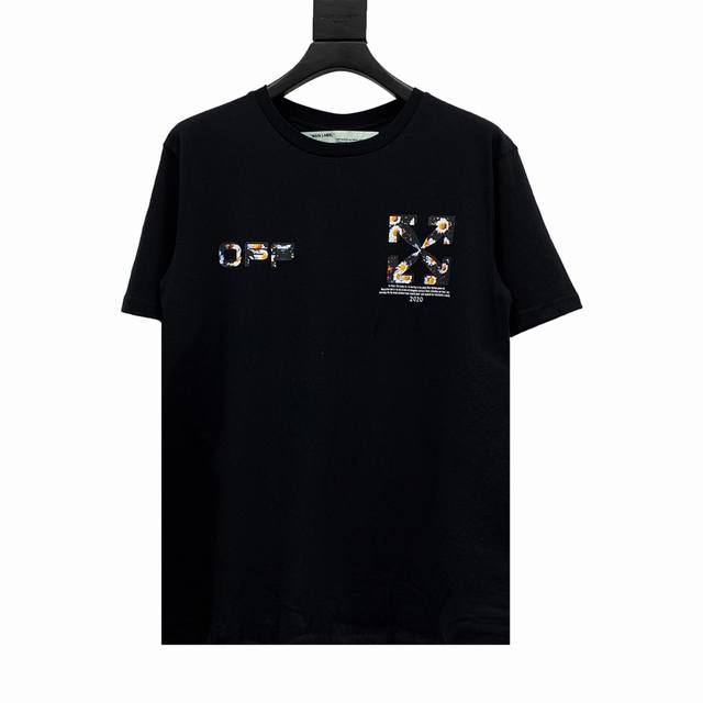 高版本Off-White 雏菊箭头印花圆领短袖T恤 男女同款 可以说后背的印花撑起整个排面 面料采用 G双纱纯棉面料 定织定染螺纹 细腻透气 克重和质感上身就能