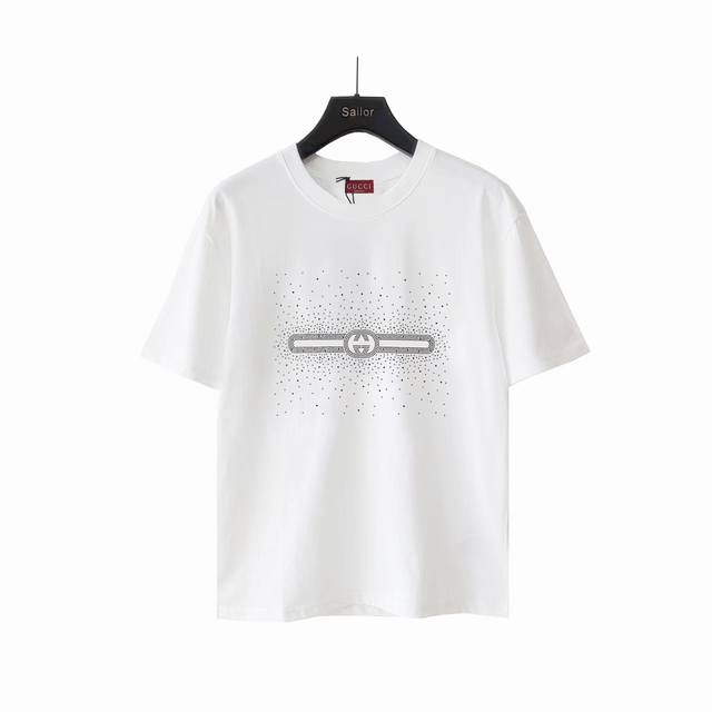 实拍细节图+尺码表 gucci 古驰 满天星烫钻Logo短袖 进口百分百纯棉面料 穿着舒适透气 胸前印花清晰细腻 非小工厂p可比 档次高很有质感 简单大方得体
