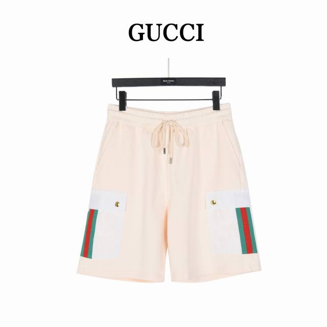 gucci 古驰 红绿织带侧口袋休闲短裤 夏日气质穿搭 诚意推荐这款短裤 高级感满满的颜色 上身清爽干净又简约百搭 随意配件深色点的T恤就能帅气的出门 定制的高