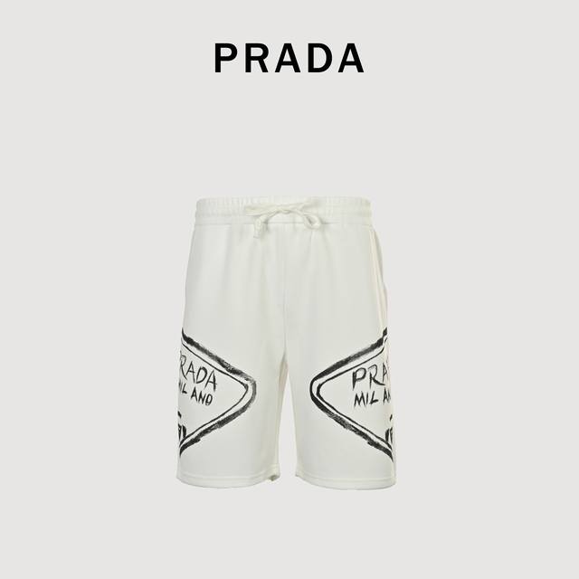 prada普拉达prd 字母印花短裤 印花采用日本进口珍珠浆先打底再印色再包边共用35道工艺完成 展现 Logo印花立体效果 成品耐水洗不脱浆 全手工缝制标 随