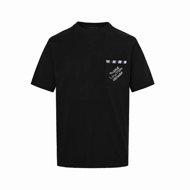 louis Vuitton 路易威登 24Ss 口袋串珠针织短袖 本款短袖圆领衫以撞色串珠刺绣塑造 Damier 饰边 与 Marque L.Vuitton D