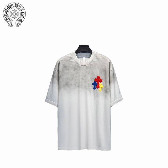 chrome Hearts 克罗心 25Ss发泡多标做旧短袖 采用32支双纱 260克重面料 进口针织针梳棉进行制作 厚度适中 有垂感又有轮廓型 上身就是一个舒