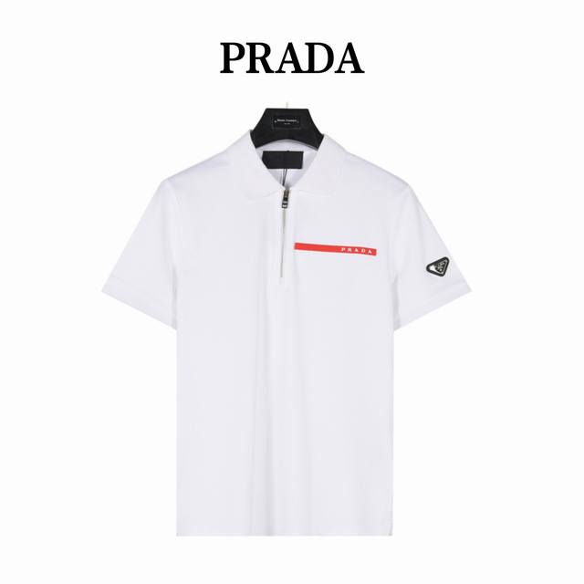 prada 普拉达 25Ss新款红条半拉链短袖polo衫 原版品质欢迎对比 1:1经典复刻 合身版型polo 衫 选用专柜优质大网眼布珠地棉面料打造 跟市场上小