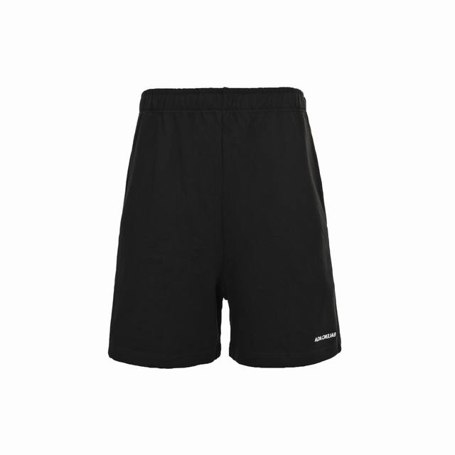 balenciaga 巴黎世家 反转字母刺绣短裤 面料采用定制380克毛圈面料 订染颜色后整蚀毛处理 对照原版做丝滑超柔处理 布面肌理股线清晰明显 垂感一级棒
