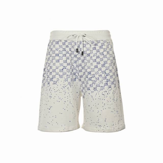 路易威登 Louis Vuitton 夏季新款 渐变小字母印花休闲短裤 定制进口面料 简洁利落又清爽 品质做工细节经得起任何形式检验简约大方百搭款 上身优雅帅气