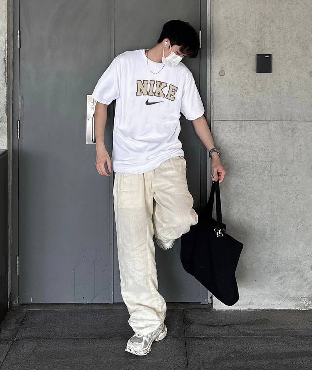 上新 元素碰撞 别致心情 夏季新款Nike 耐克短袖T恤标志性Logo Tee 高密针织圆领设计 平整简约 亲肤透爽 面料的柔软性舒适性无可挑剔 男女均可驾驭