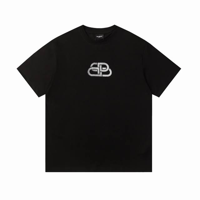 上新 高版本 balenciaga巴黎世家新款字母Logo炭画短袖T恤 背后字母印花 逼格满满 相当吸睛 超高级上身超酥服 作为舒适穿搭的重中之重 百搭耐看 一