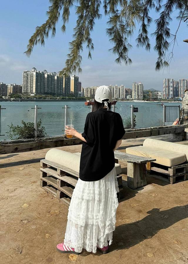 上新 春夏Gucci新款短袖T恤,版型剪裁特别有讲究 上身很洋气显瘦内搭外穿都看 高密针织圆领设计 平整简约 亲肤透爽 T恤面料的柔软性舒适性无可挑剔 男女均可