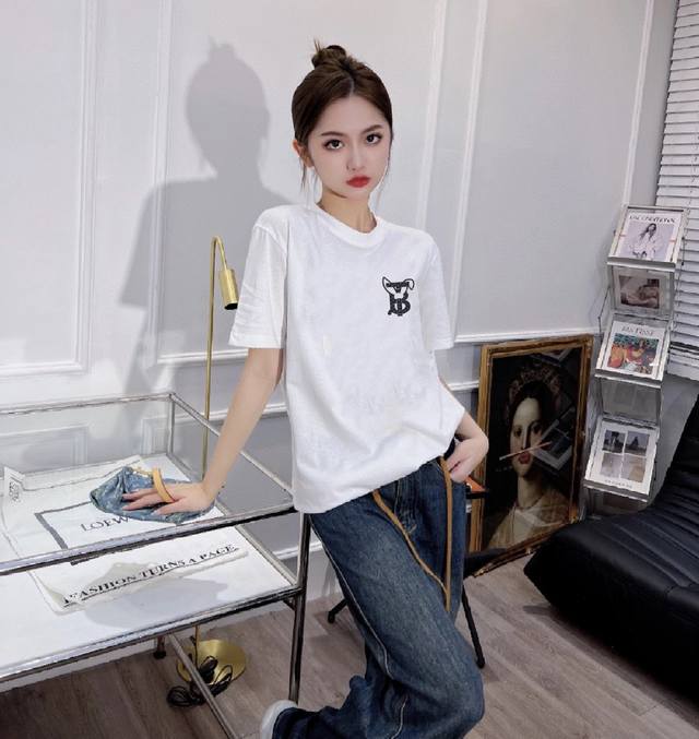 Burberry 巴宝莉兔子小标字母印花短袖 上身图