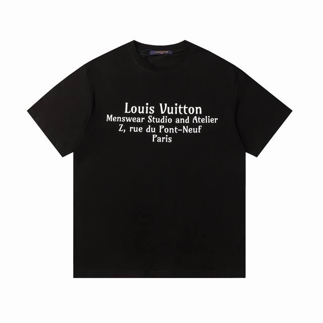 上新 高版本 louis Vuitton路易威登 驴家经典字母图案短袖 专柜最首发官网同步 专柜纯棉面料 贴肤舒适 耐看又好穿 经典项链字母图案Logo设计 原