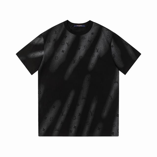 上新 高版本 louis Vuitton 路易威登 Lv23Ss满印渐变短袖 热度款Tee 潮男潮女必备单品 可随意穿搭 对色对位直喷工艺 图案呈现出来立体感效