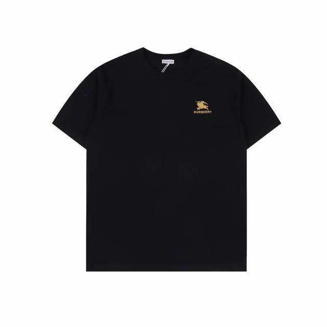 burberry 巴宝莉 25Ss 胸口金标战马刺绣短袖 面料采用纯棉精梳棉面料 采用胸前金标战马刺绣 上身效果宽松休闲 百搭款 三标齐全 男女同款 size: