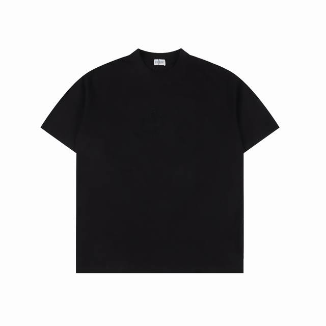 burberry 巴宝莉 25Ss 胸前暗纹战马立体刺绣短袖T恤 采用260G双纱纯棉面料 洗水后达260G高克重 ~厚实不变形亲肤感巨好~ 纯棉柔软面料 对色