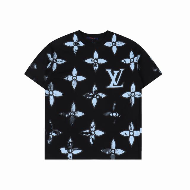 louisvuitton 路易威登 25Ss 满印老花四叶草渲染短袖T恤 定织定染260克进口原版面料,搭配32支1 1棉盖丝罗纹 专柜7150元购入 也是当季