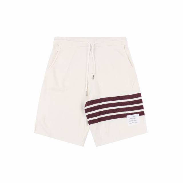 thom Browne Tb 经典四杠色织白红短裤 tb经典版型 男女皆宜 色织系列一如既往的稳 毛圈内里 透气性绝佳 手感软糯 拼接工艺使得Tb经典风格得以展