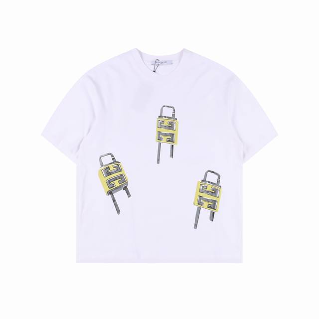 givenchy 纪梵希 24Ss 锁头印花短袖 采用50纸双股精梳棉配套32支索罗纳螺纹面料 3D数码直喷工艺 以白色双股面料做黑色直喷工艺后效果呈现外黑里白