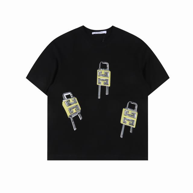 givenchy 纪梵希 24Ss 锁头印花短袖 采用50纸双股精梳棉配套32支索罗纳螺纹面料 3D数码直喷工艺 以白色双股面料做黑色直喷工艺后效果呈现外黑里白