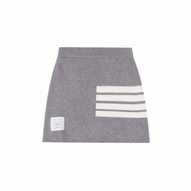 thom Browne Tb 针织色织四杠包臀裙 采用针织面料 装饰标志性的四杠图案 腰部配抽绳 尺码 1 2 3