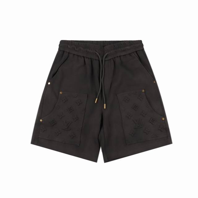 louis Vuitton 路易威登 凹凸字母满印短裤 面料采用定制梭织面料 对照原版做丝滑超柔处理 布面肌理股线清晰明显 垂感一级棒 做工精致都到达外贸出口标