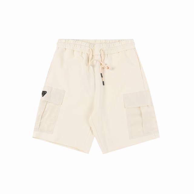 prada 普拉达 25Ss 金属三角标侧口袋工装短裤 原版购买 双面双股面料 弹力腰头配束绳 正面斜角开袋 背面魔术贴式嵌线袋 侧面涂珐琅金属三角形徽标 侧面