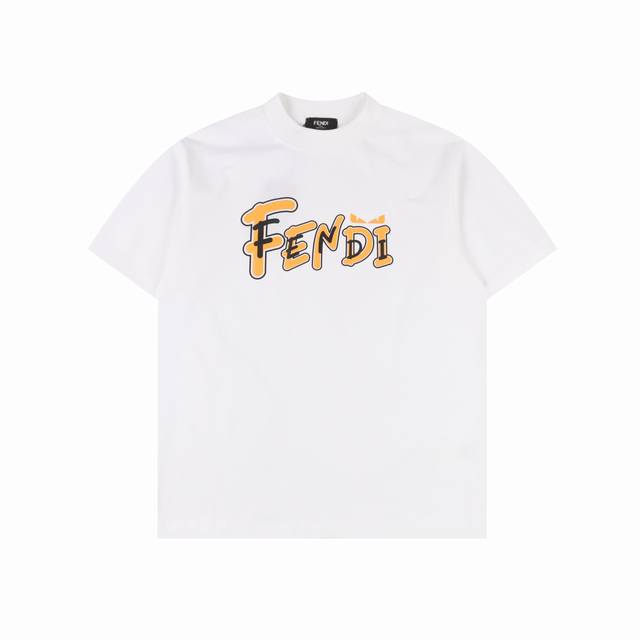 fendi 芬迪25Ss重叠字母小眼睛短袖T恤 采用高质量面料制作而成 无论是日常穿搭还是参加派对 都能展示出您的时尚品味和个性 这款短袖具有舒适的剪裁和休闲风