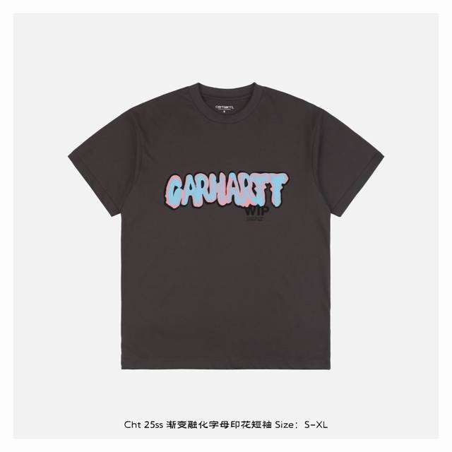 carhartt 卡哈特 25Ss 渐变融化字母印花短袖 面料采用 克重精梳棉 定制32支1*1螺纹 成衣两遍水洗处理 面料舒适亲肤无异感 定制定染面料 纺织密