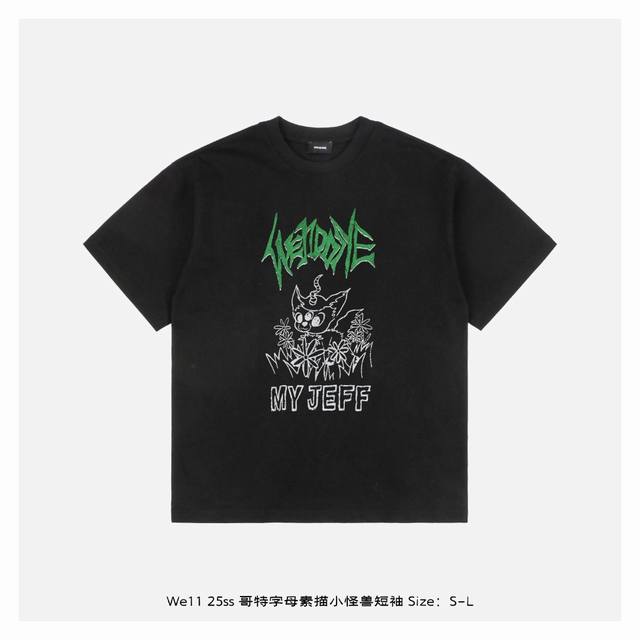 we11Done 25Ss 哥特字母素描小怪兽短袖 面料采用230克重精梳棉 定制32支1*1螺纹 成衣两遍水洗处理 面料舒适亲肤无异感 定制定染面料 纺织密度