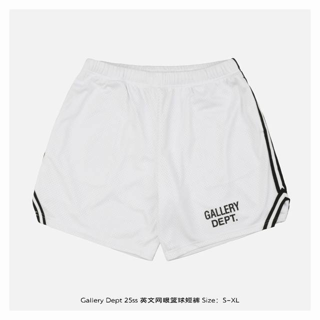 gallery Dept 25Ss 英文网眼篮球短裤 定制245G网眼面料实现透气速干 确保运动无束缚 宽幅剪裁网眼短裤采用升级改造技术 水浆印制的立体Logo