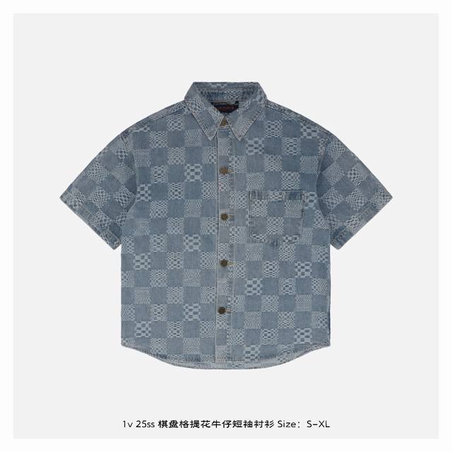 LV 25Ss 棋盘格提花牛仔短袖衬衫 定织定染竹节棋盘格图案提花面料 红外线定位裁剪 全部对格对位 成衣水洗酵磨工艺 定制原版黄铜金属链条 工字扣 铆钉 专车