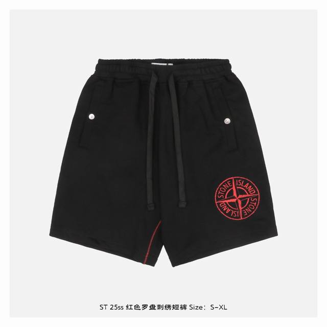stone Island 石头岛 25Ss 红色罗盘刺绣短裤 定制至纯至臻奢享毛圈布 采用进口机刺绣工艺 使用先进的计算机控制系统和精密的机械部件 实现红色 C