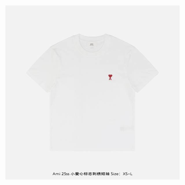 ami 25Ss 小爱心标志刺绣短袖 采用的是一颗小A红心 透露出法式浪漫 精致简洁有质感 随性简约是其最大特点 颜色全部带有灰色调 有干净清爽的感觉 略宽松落