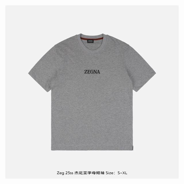 zegna 杰尼亚 25Ss 杰尼亚字母短袖 70S双股丝光莱赛尔长绒棉 采用 G M2高克重平纹编织 每公斤纱线成本超170元 经进口机台高针密织造 面料呈现