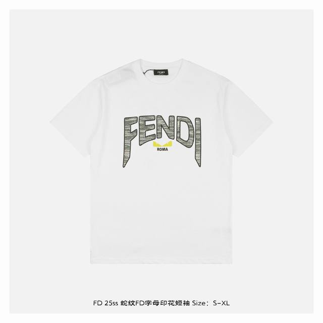 fendi 芬迪 25Ss 蛇纹Fd字母印花短袖 面料采用230克重精梳棉 定制32支1*1螺纹 成衣两遍水洗处理 面料舒适亲肤无异感 定制定染面料 纺织密度高