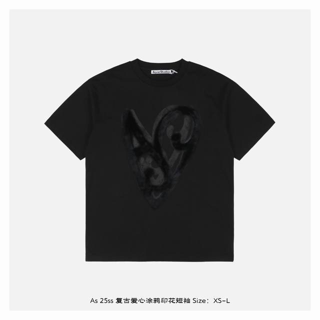 acne Studios 25Ss 复古爱心涂鸦印花短袖 面料采用 克重精梳棉 定制32支1*1螺纹 成衣两遍水洗处理 面料舒适亲肤无异感 定制定染面料 纺织密