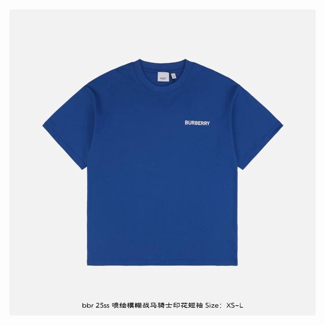 burberry 博柏利 25Ss 喷绘模糊战马骑士印花短袖 面料采用230克重精梳棉 定制32支1*1螺纹 成衣两遍水洗处理 面料舒适亲肤无异感 定制定染面料