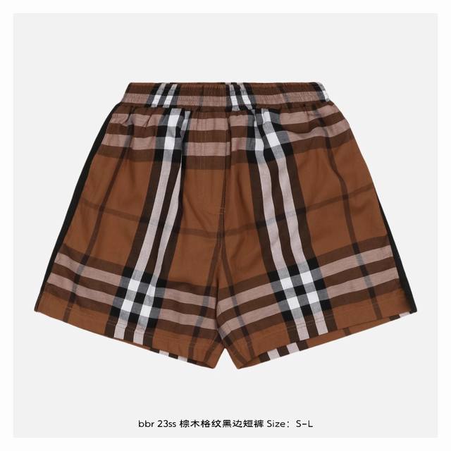 burberry 博柏利 23Ss 棕木格纹黑边短裤 设计采用经典简约格纹风格 侧边增加黑色条纹元素 更显时尚运动气息 上身无论是规格还是档次都提升了不止一点