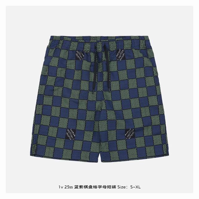 LV 25Ss 蓝紫棋盘格字母短裤 以颠覆性设计诠释品牌经典元素 双面图案演绎摩登美学 像素化Damoflage提花织纹突破传统棋盘格框架 Marque标识暗藏