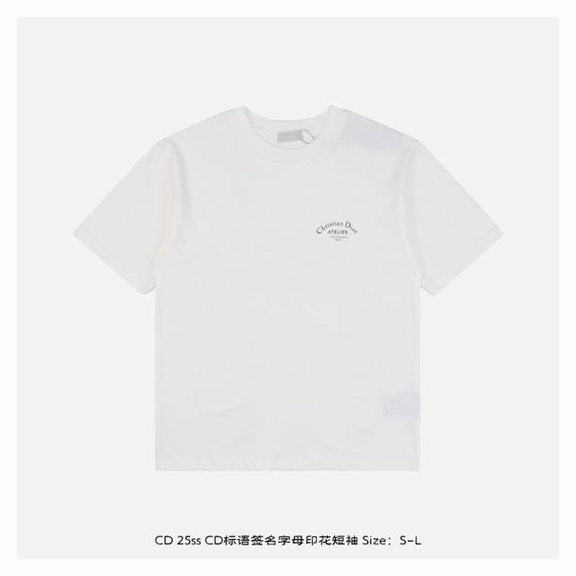dior 迪奥 25Ss Cd标语签名字母印花短袖 面料采用230克重精梳棉 定制32支1*1螺纹 成衣两遍水洗处理 面料舒适亲肤无异感 定制定染面料 纺织密度