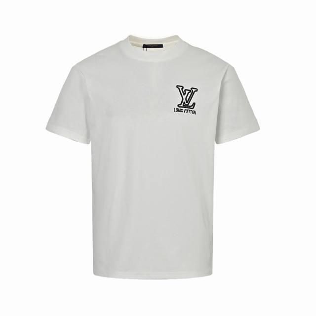 louis Vuitton 路易威登 25Ss 刺绣老花Logo短袖 采用32支双纱280克高克重纯棉面料裁剪而成 同缸定染 刺绣采用 进口刺绣机万针精密刺绣