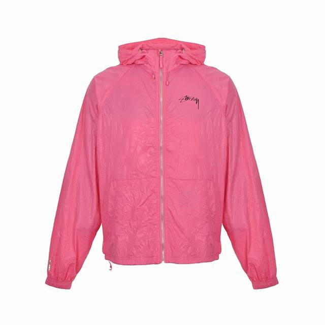 stussy 斯图西 褶皱纹外套防晒拉链连帽夹克防晒服 软壳面料夹克采用Majotech超轻再生尼龙制成 具有久抗皱效果 左胸和后背印有Stussy光滑商标 袖